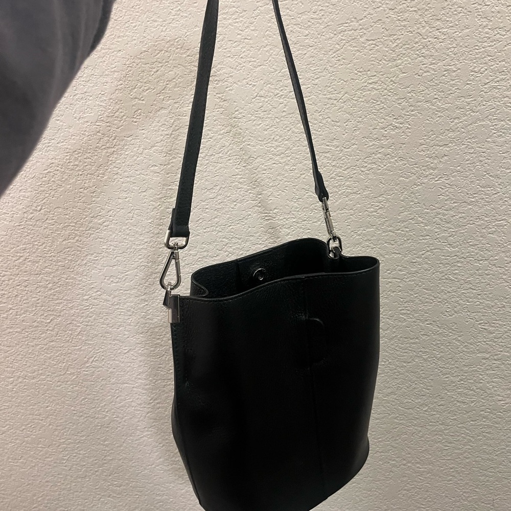 Elegant Black Leather Shoulder Bag